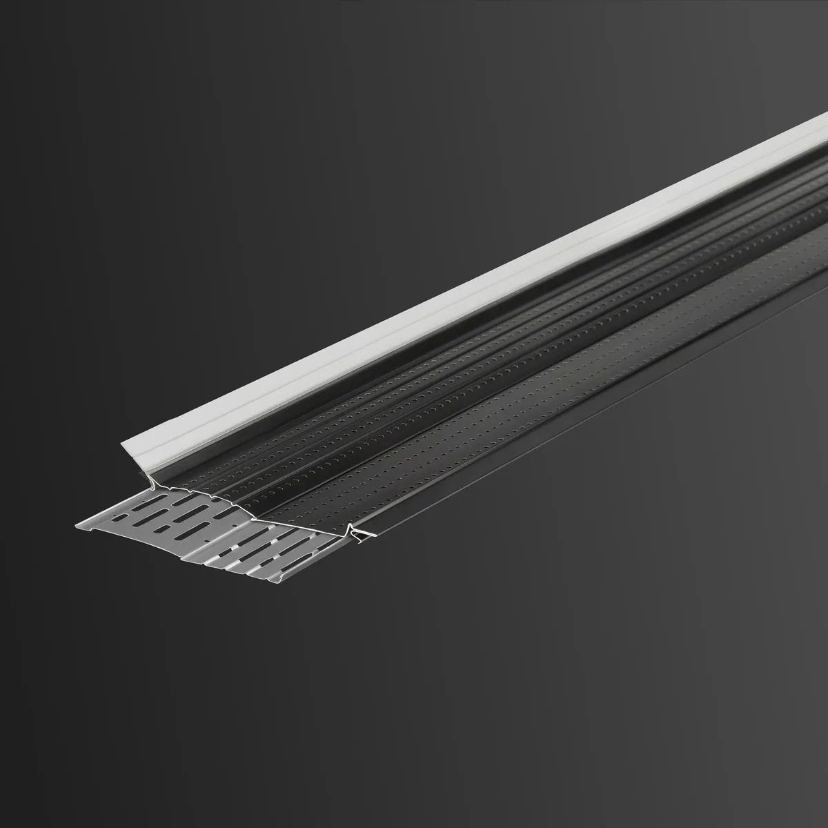 Protège-gouttières Alu-Rex installé sur une gouttière noire
